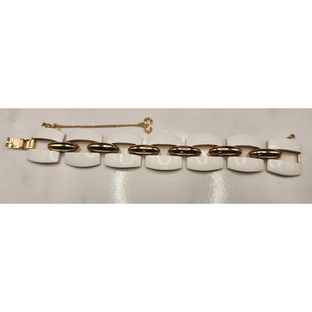Vintage Monet White Enamel Gold Tone Link Bracelet Safety Chain READ - Picture 9 of 12